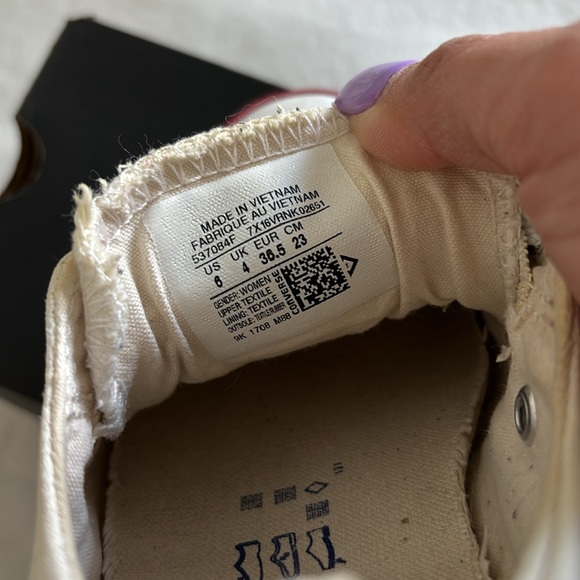 Used Converse, Size 6 Women’s, still have lots of life to them! - Picture 2 of 6